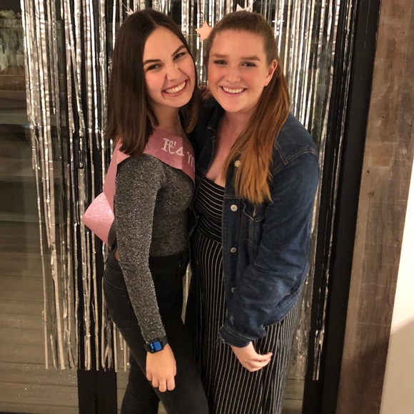 Meet your Posher, Nicole - Picture 1 of 1